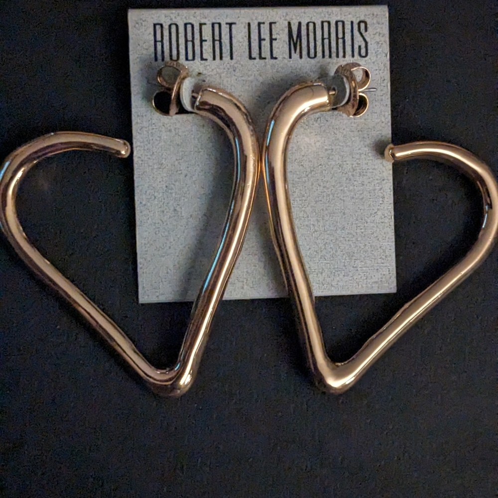 Robert Lee Morris Gold Heart Hoops
